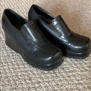Black platform dress shoes.👞Extremely comfy! 8.5